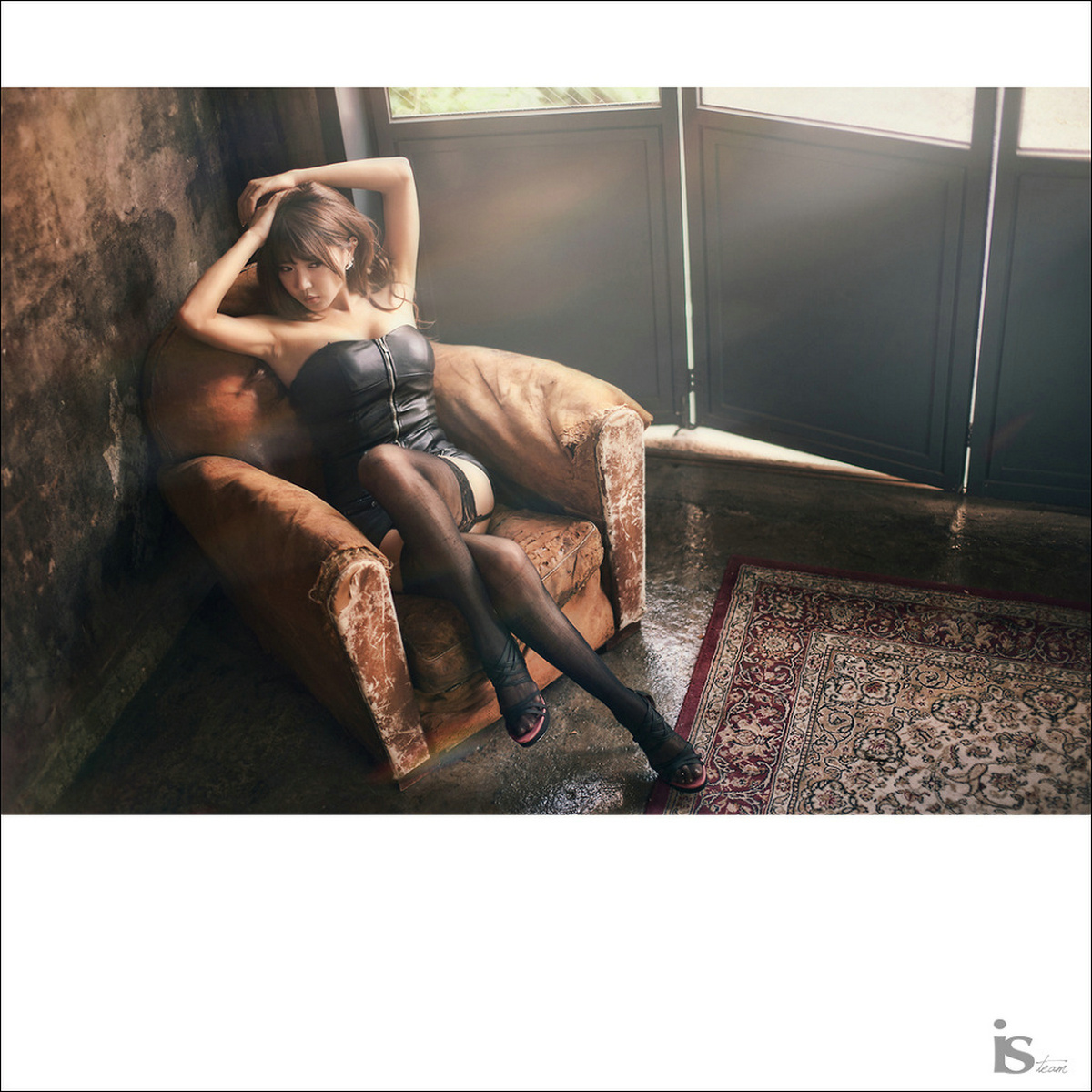 [网络收集] 韩国MODEL许允美--性感黑丝+皮衣